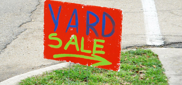 Hosting Your Own Yard Sale: Making Signs